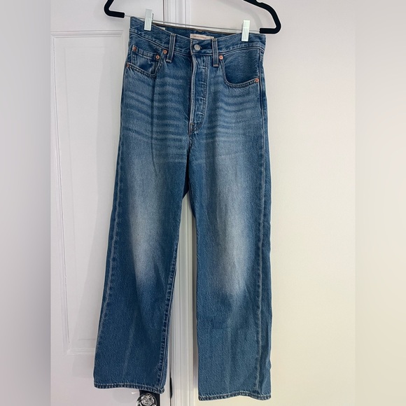 Levi's Relaxed Blue Jeans Medium Wash - Picture 1 of 3